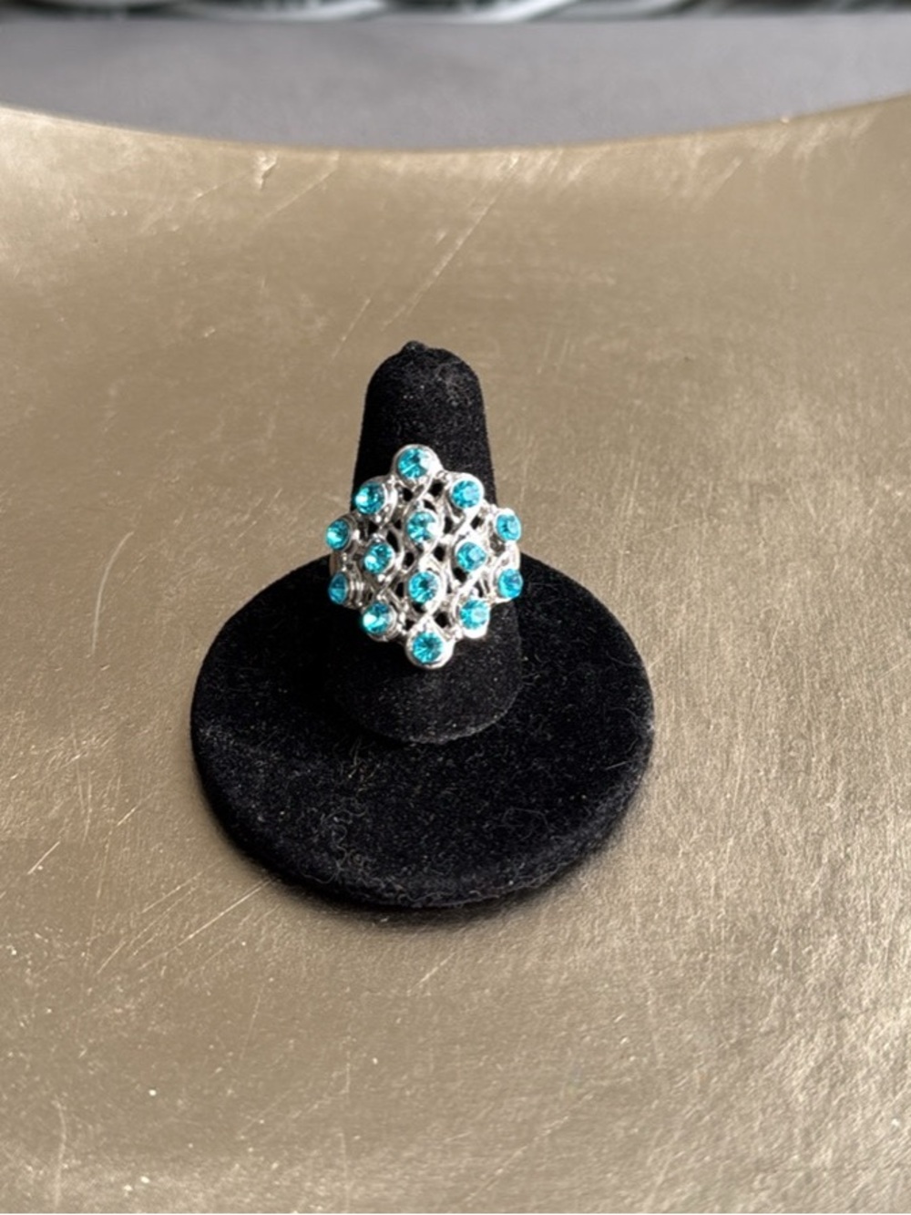 Beautiful Silver-Tone Ring Blue Crystal Accents Size 8